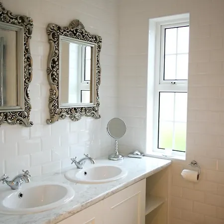 Mulroy Woods Hotel 4*
