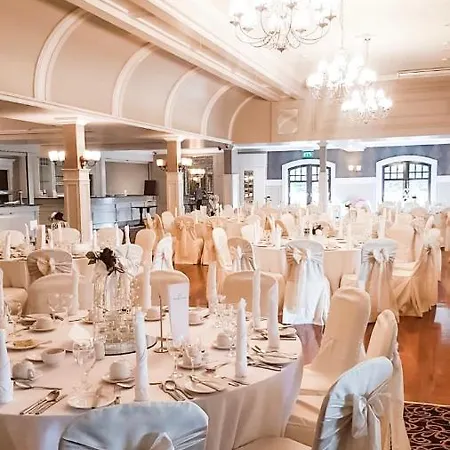 Mulroy Woods מלון