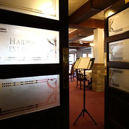 מלון Mulroy Woods 4*