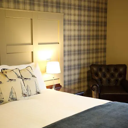 Отель Mulroy Woods