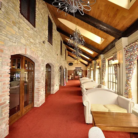 Hotel Mulroy Woods 4*