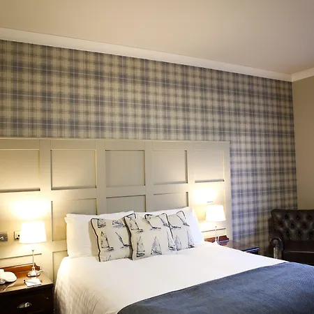 Отель Mulroy Woods