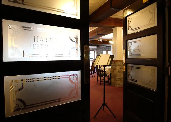 Отель Mulroy Woods 4*