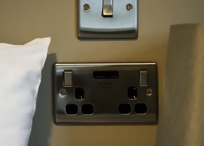 Отель Mulroy Woods Милфорд